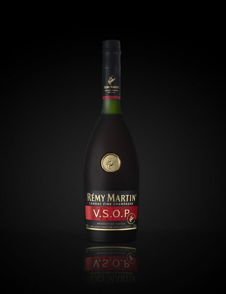 希望打造您的家居酒吧？<br>RÉMY MARTIN 人头马V.S.O.P是理想之选。